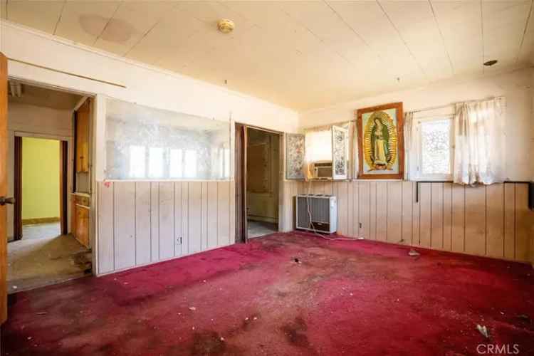 Flip Opportunity in Los Angeles with Ideal Renovation Potential