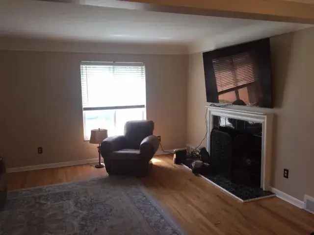 Rent Two Bedroom Apartment in Royal Oak with Modern Features