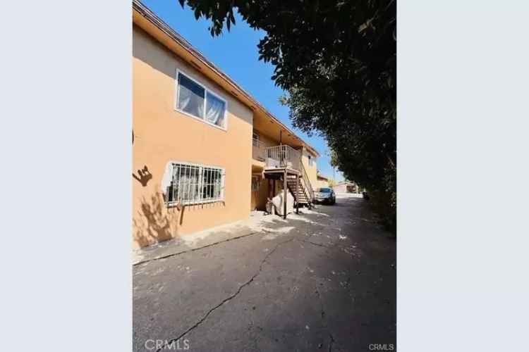 Investment property for sale in LA with 5 units and ample features