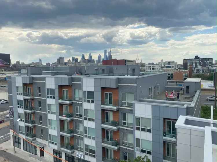 Rent Waterfront View Apartments Near Penn's Landing with Luxury Features