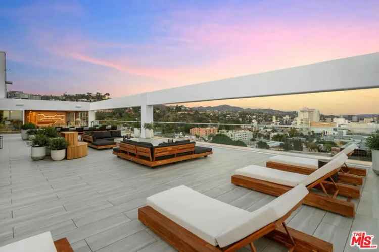 House For Sale in 7135, Hollywood Boulevard, Los Angeles, California