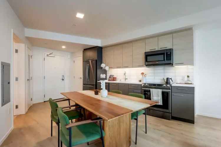 Rent Waterfront Apartments in Jack London Square with Modern Design