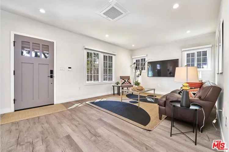 Rent modern home in Hancock Park Koreatown with private backyard oasis