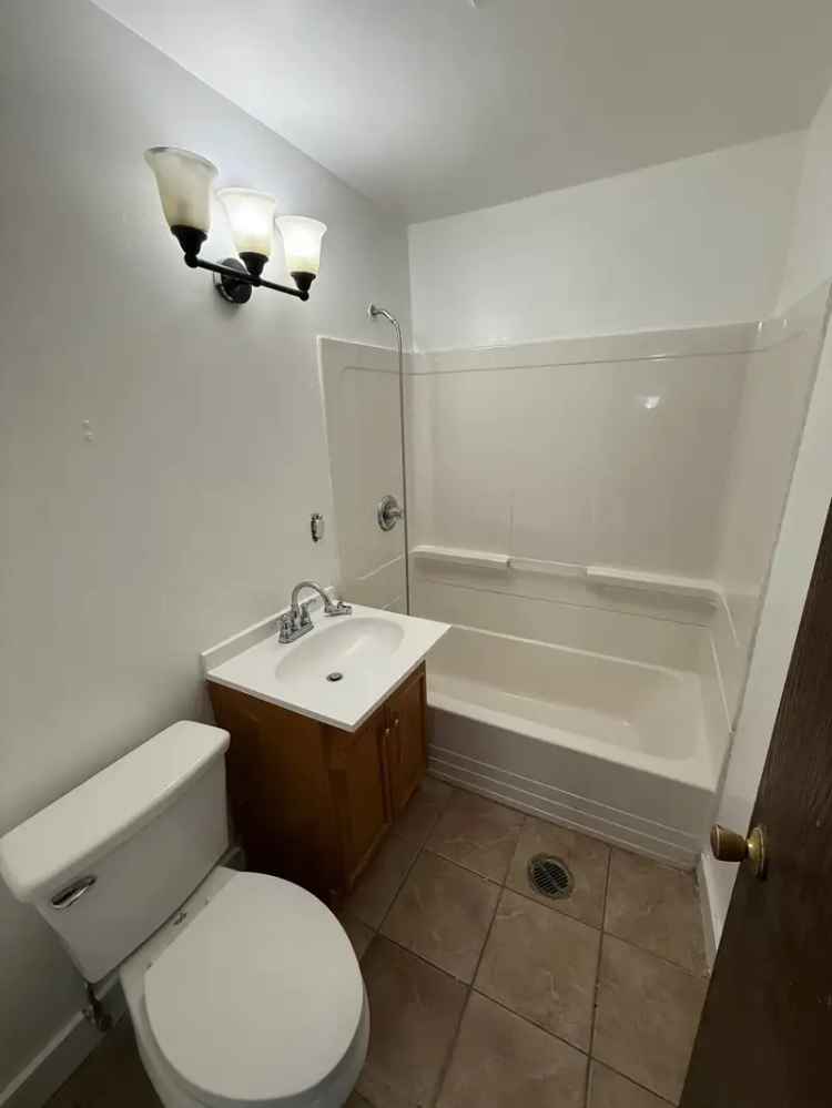 Two Bedroom Apartment for Rent in Iowa Available March 2025