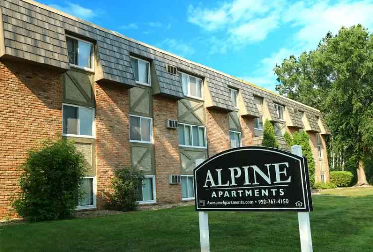 Rent Apartments Near Forest Lake with Modern Kitchens and Walk-in Closets