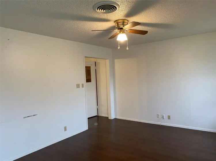 Rent Duplex with 2 Bedrooms and 1 Bath