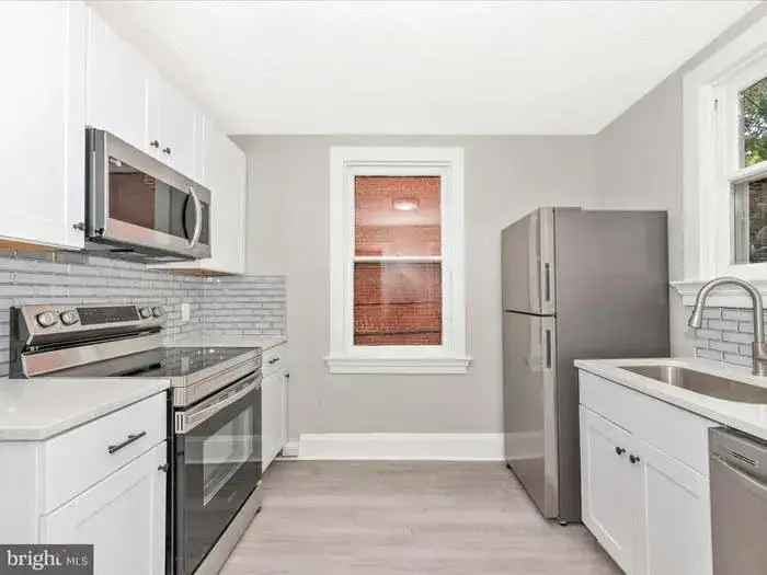 Rent Apartment Unit Freshly Renovated with New Appliances in Great Neighborhood