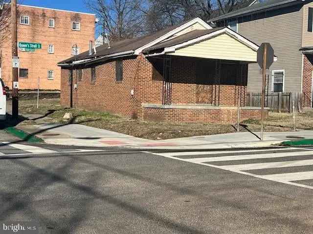 House For Sale in 5100, Queens Stroll Place Southeast, Washington, District of Columbia