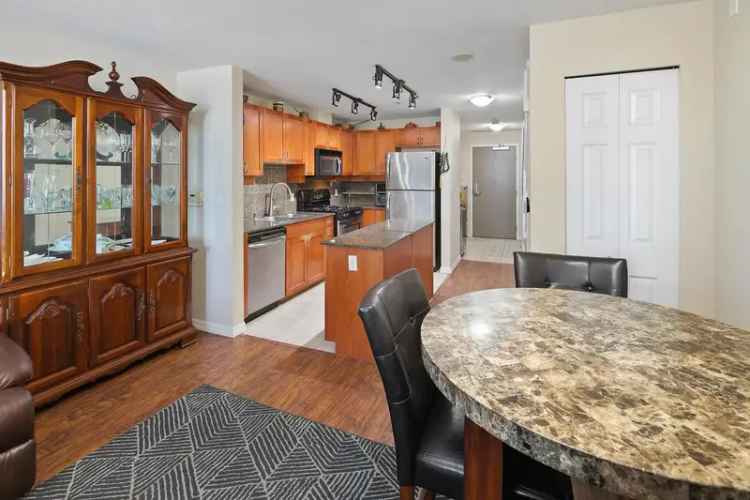 Rent Stylish Luxury Apartment with Patio and Views in Vibrant Downtown