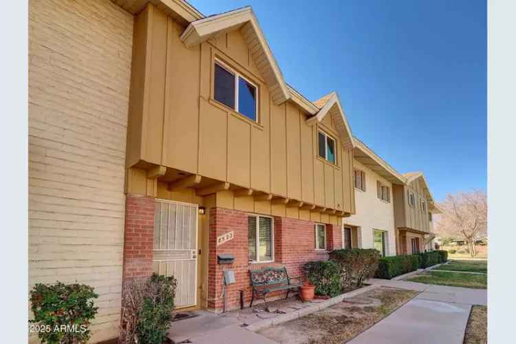 Luxury townhouse for rent near Old Town Scottsdale with 3 beds and 2.5 baths