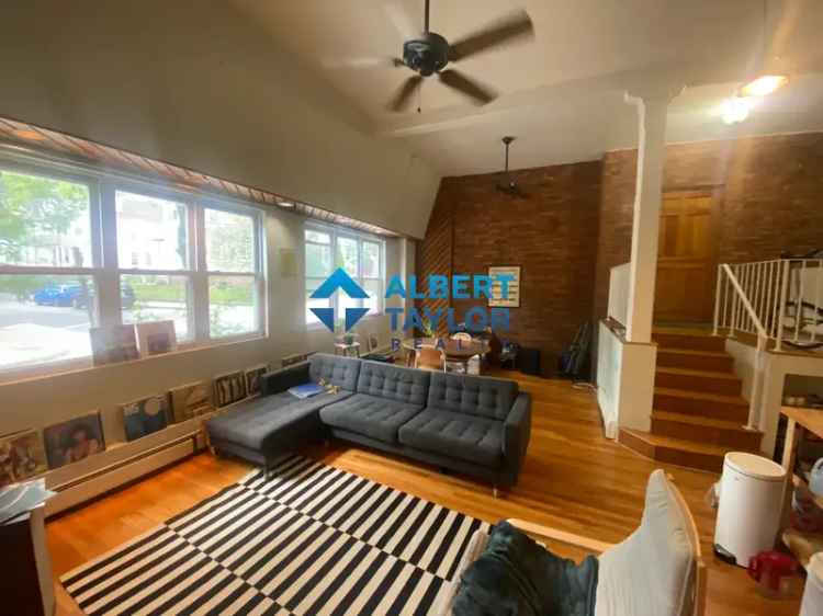 Rent 3 Bed Apartment in Somerville with Modern Amenities and Natural Light