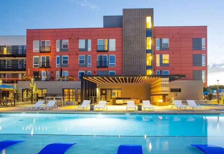 Rent Apartments with Modern Finishes and Rooftop Sky Deck in Longmont