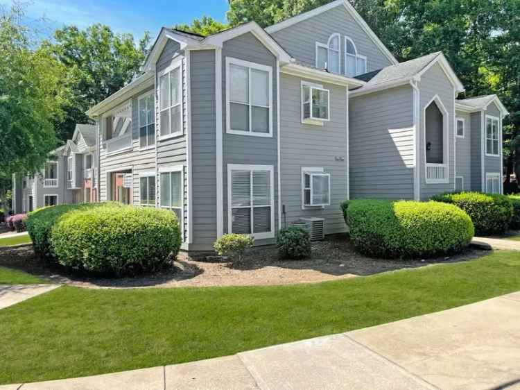 Rent Apartment in Raleigh with Loft Spaces and Community Amenities