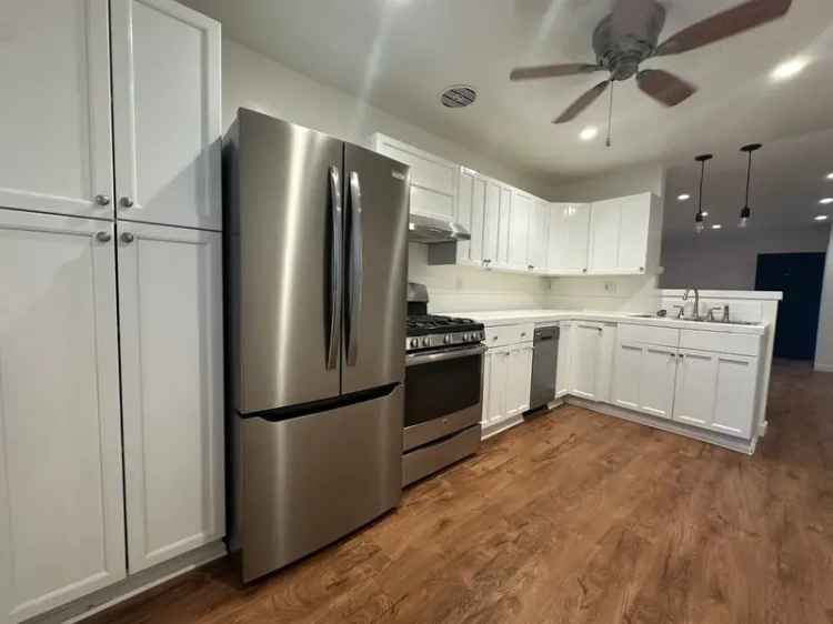 Rent 2 Bedroom Apartment in Hermosa with Modern Upgrades and Garage