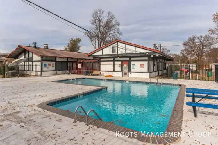 Rent Apartment Unit in Memphis with 3 Bedrooms and Community Amenities