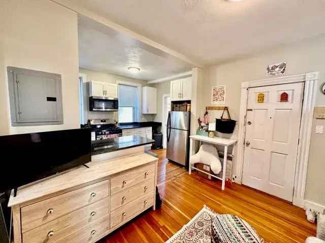 Rent Apartment Unit in North End with Modern Features and Comfort