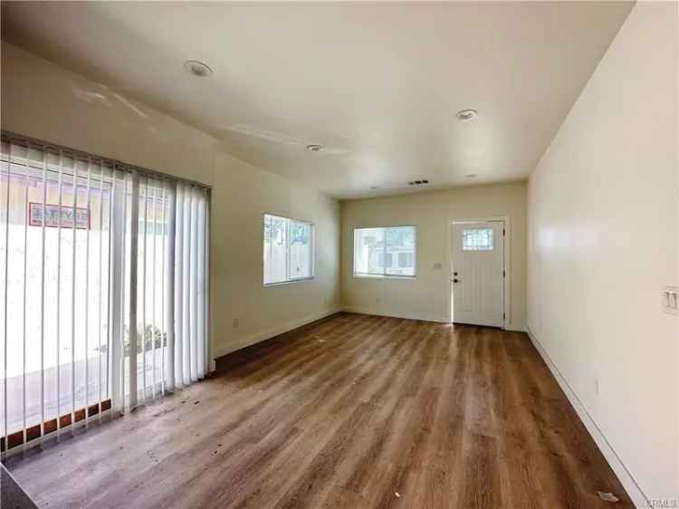 Rent House with Attached Garage and Patio Near Knotts Berry Farm