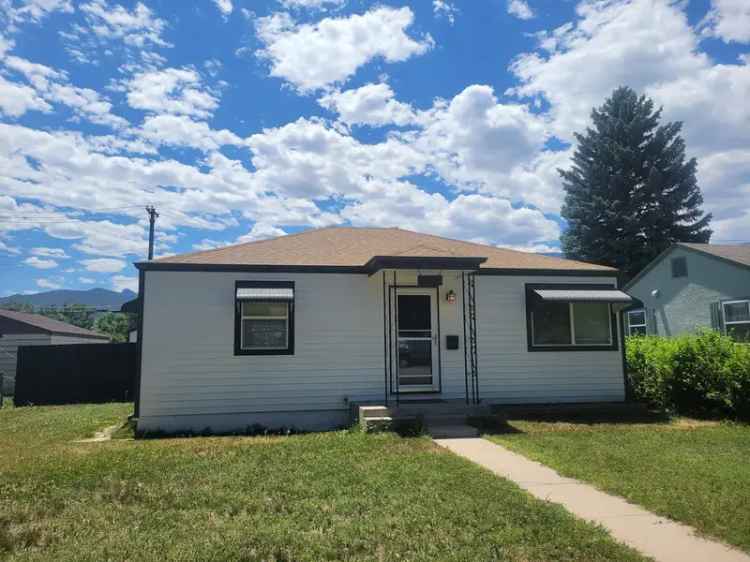 Rent Cozy Cottage in Old Colorado City with Modern Amenities