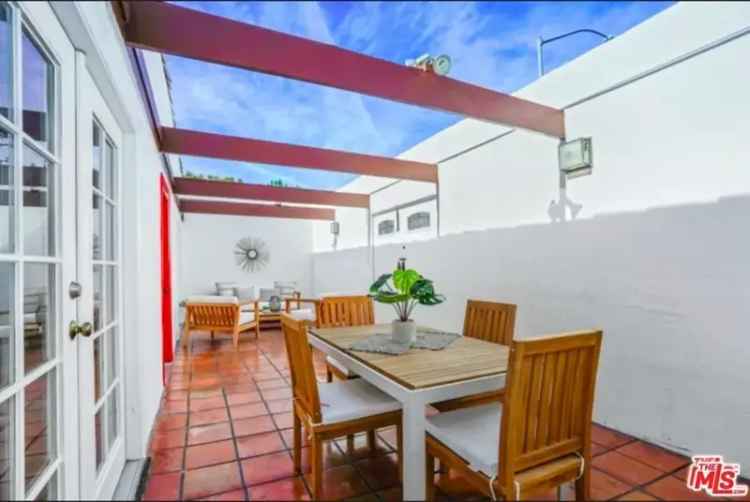 Rent Beautifully Remodeled Home in West Hollywood with Large Yards