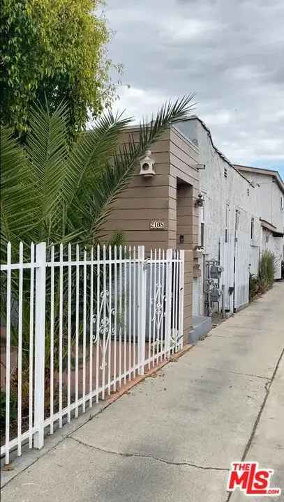 House For Sale in 2108, Hauser Boulevard, Los Angeles, California