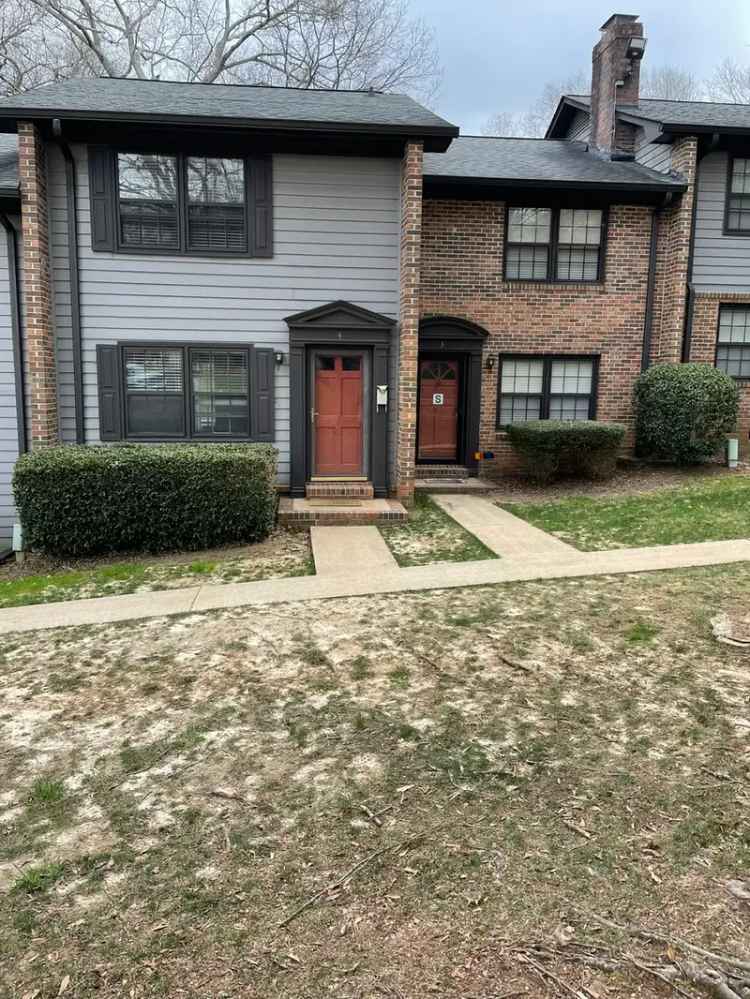 Rent Apartment Unit in Downtown Carrollton with Modern Updates