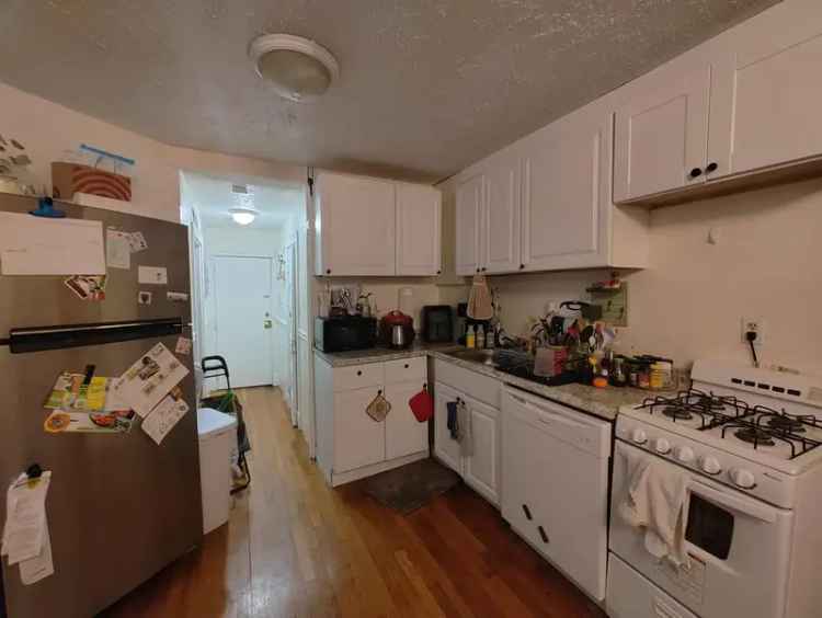 Rent Apartment Unit in Beacon Hill with Updated Kitchen and Features