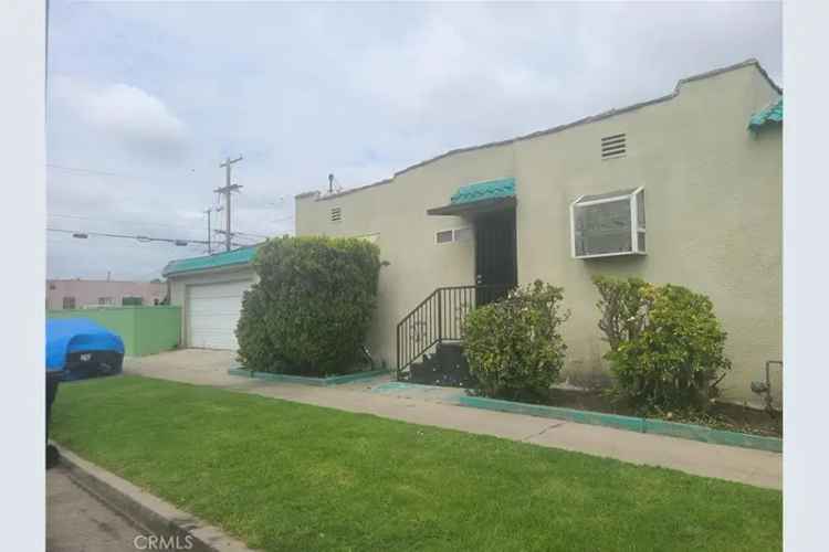 Buy Family Home with Potential in Los Angeles Featuring 2 Bedrooms