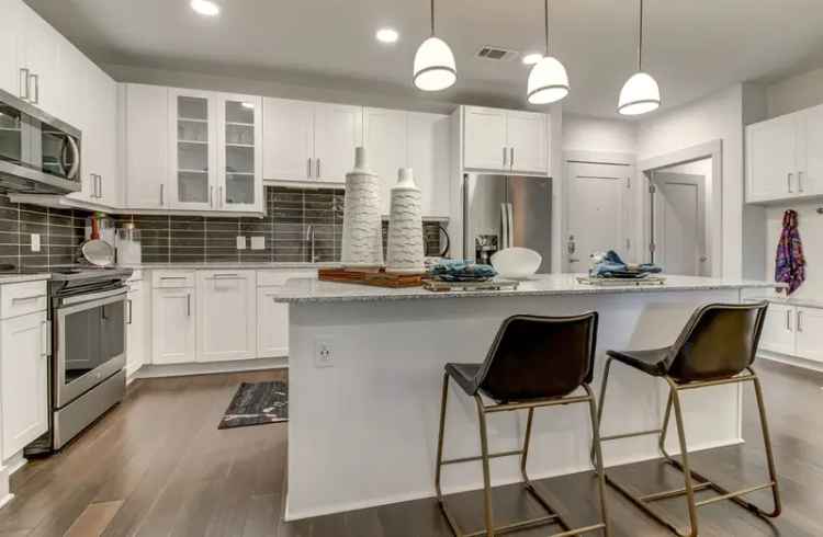 Rent Luxury Apartments in Dallas Near Lower Greenville with Top Amenities