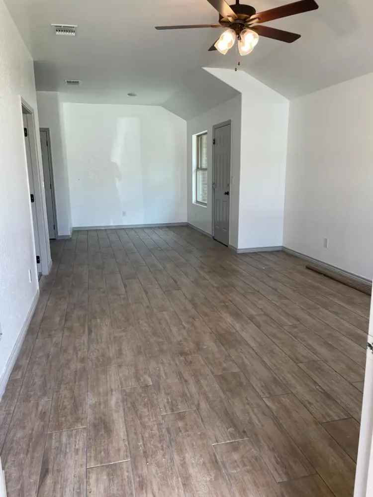 Rent Apartment Unit with Updated Features Near Scott and White Hospital