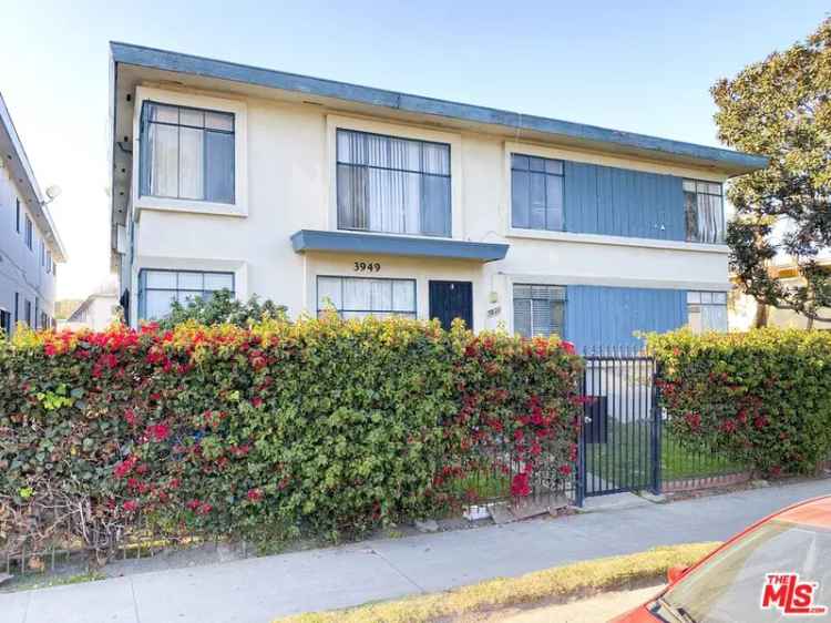 House For Sale in 3949, Hillcrest Drive, Los Angeles, California