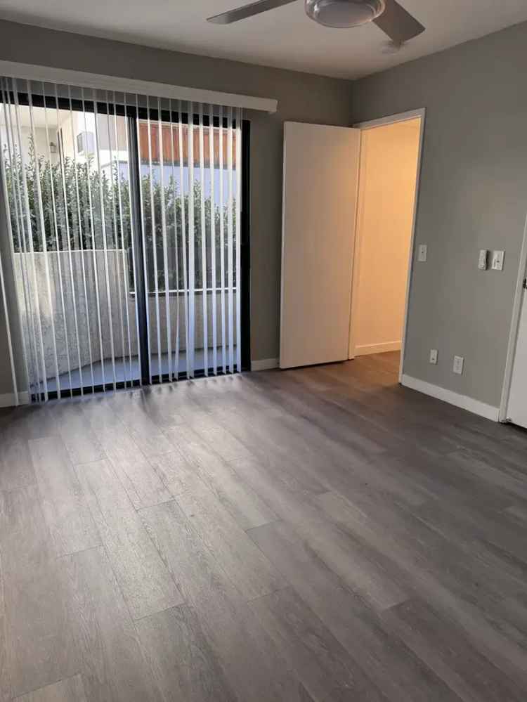 Rent Remodeled 2 Bedroom Apartment in West Hollywood with Balcony