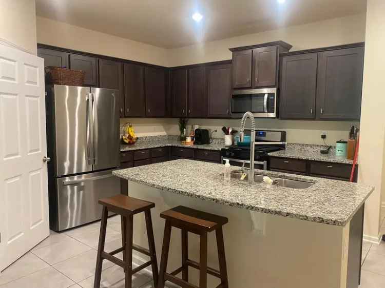 Furnished Townhouse for Rent in Waterford Lakes with Scenic Views