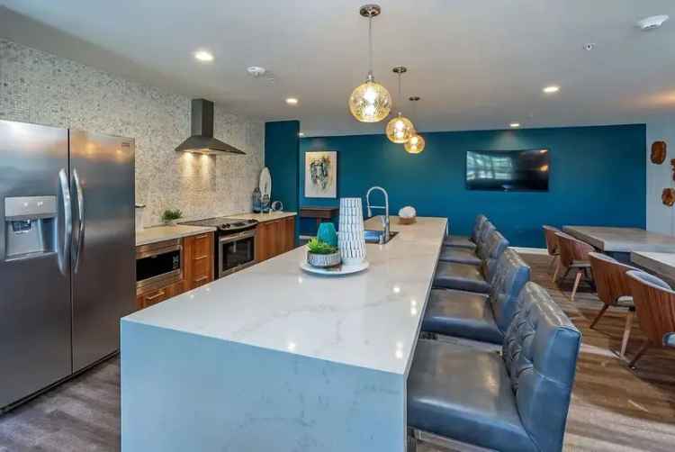 Rent Marina Crossing Apartments in Petaluma with Modern Amenities