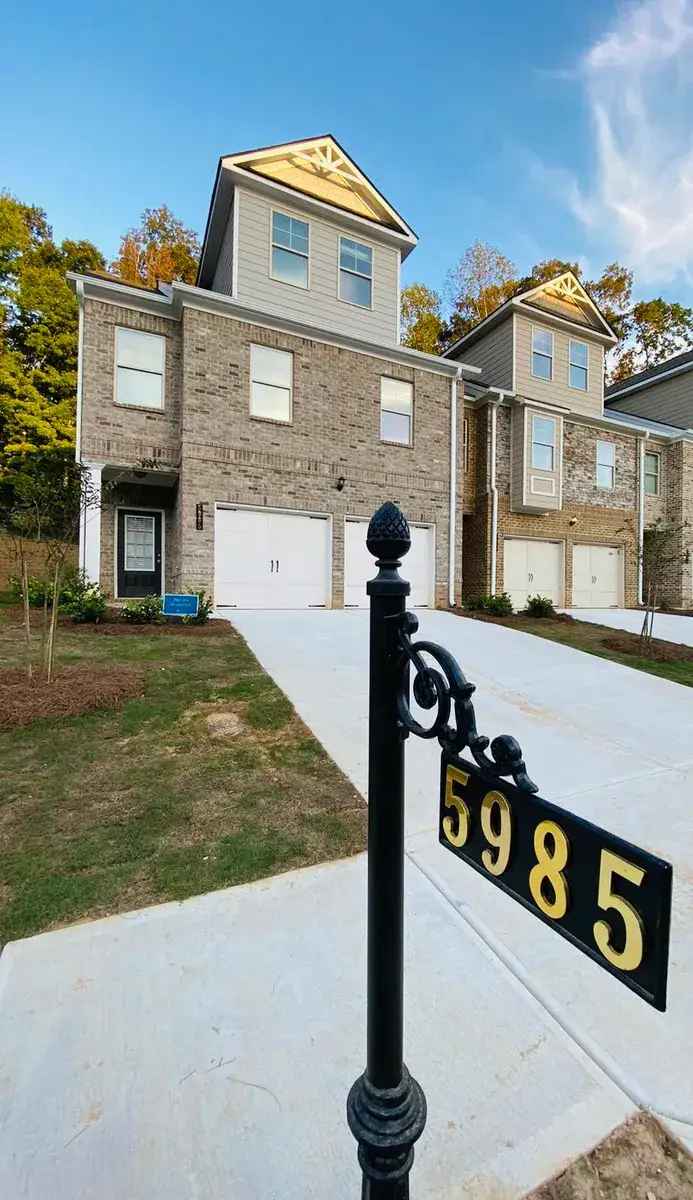 Rent Luxury Townhouse with 3 Bedrooms in Suwanee Georgia