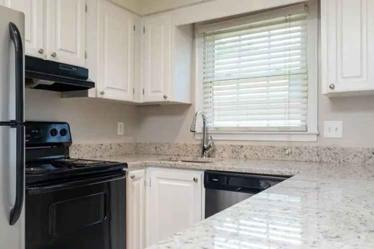 Rent Townhomes in Cary NC with Convenient Access to Downtown and Nature