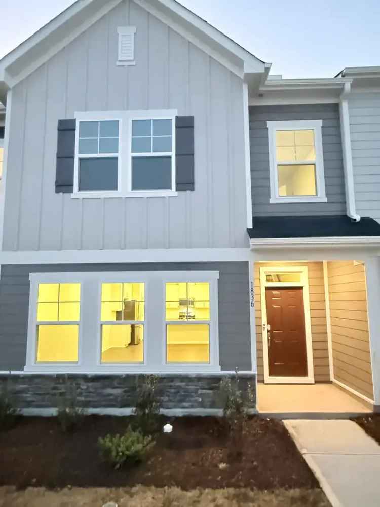 Rent Townhouse in Apex NC with Modern Features and Resort Amenities