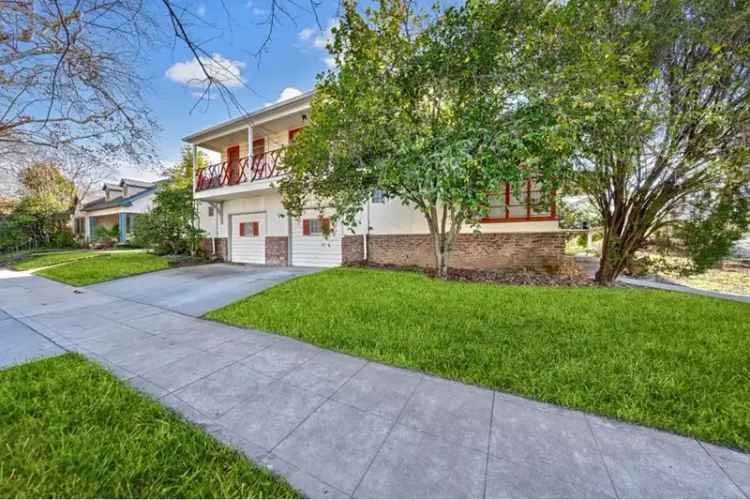 Duplex For Sale in Sacramento Curtis Park with Private Balconies and Garages