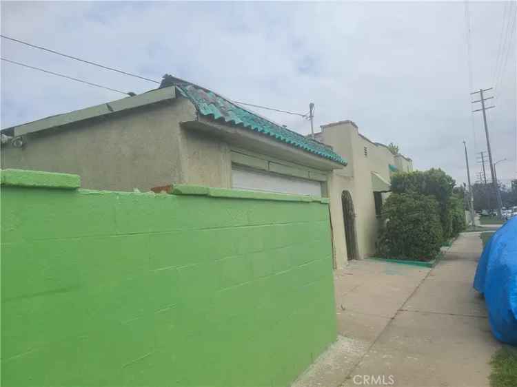 House For Sale in 701, East 80th Street, Los Angeles, California