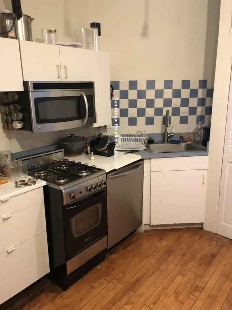 Rent 3 Bed 2 Bath Apartment Near Central Square with Laundry