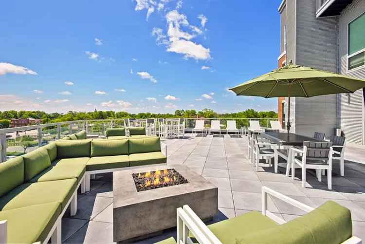 Luxury Apartments for Rent Near Woodfield Mall in Mount Prospect