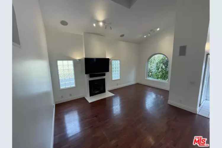 House For Sale in Culver City, California