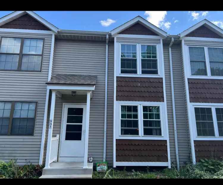 Condo for Rent in Worthington Glen with 2 Bedrooms and Finished Basement