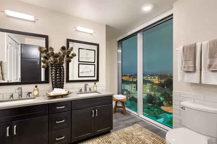 Rent High-Rise Apartments in Dallas with Luxury Amenities