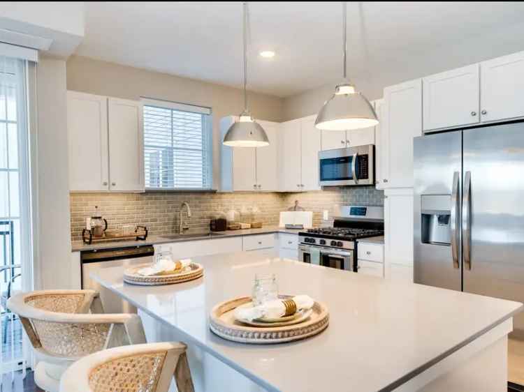 Rent Luxury Apartments in Naperville with Community Amenities