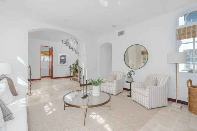 House For Sale in 126, Via Koron, Newport Beach, California