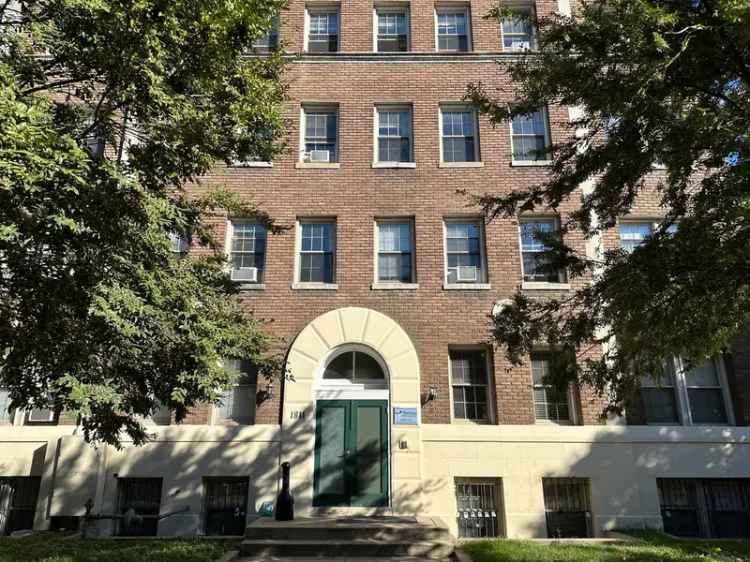 Rent Apartments in DuPont Circle with Convenient Location