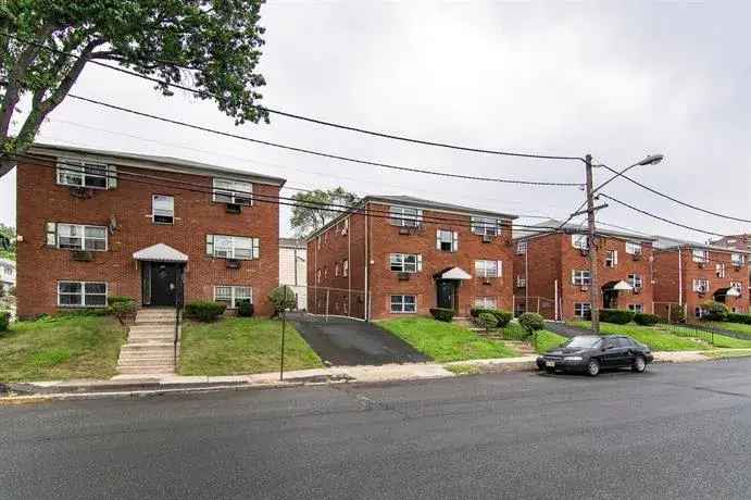 Rent Apartments in Irvington with Ample Space and Great Sunlight