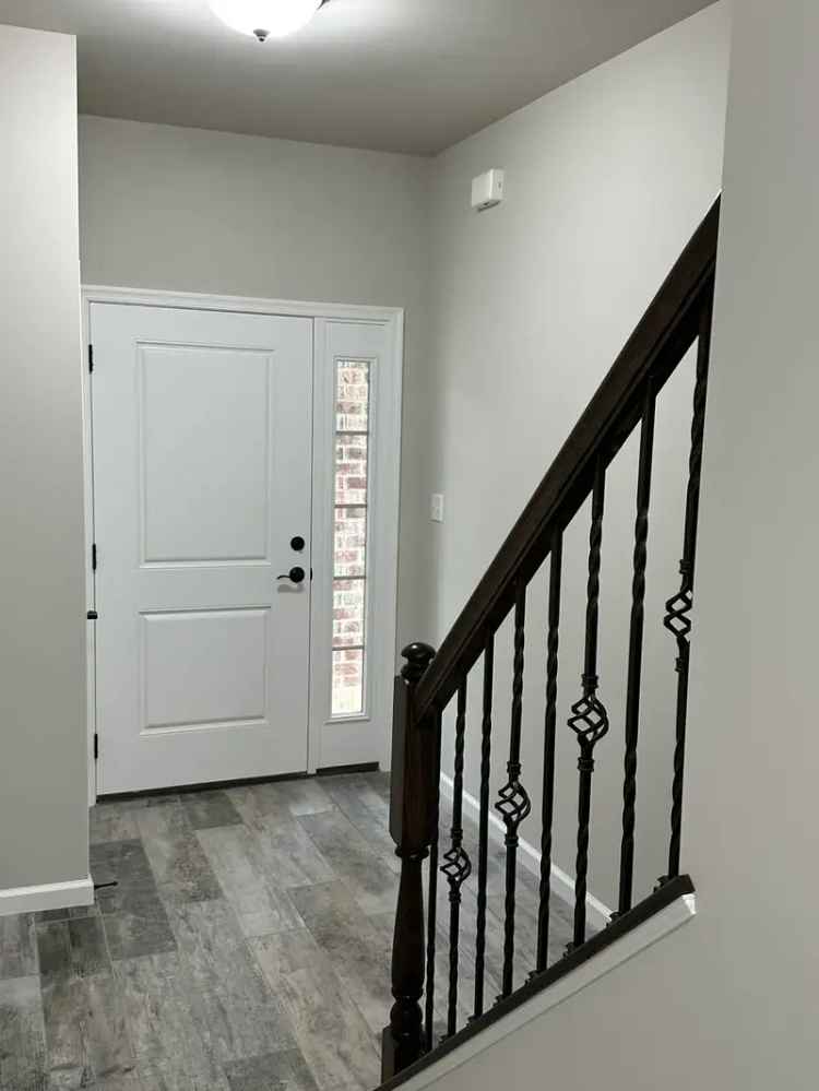 Townhouse for Rent in Chambersburg with Gorgeous Sunsets and Modern Features