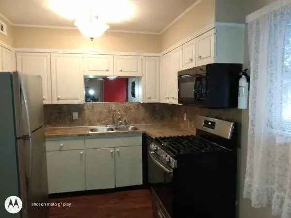 Rent Beautiful Remodeled Apartment Unit in Brookside with Pool