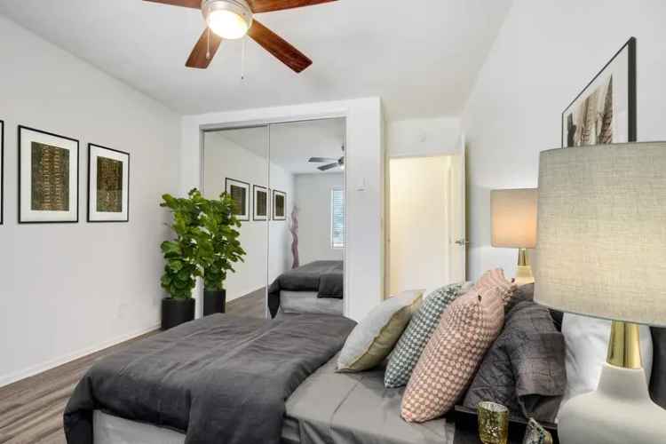 Rent Apartments in West Hollywood with Pool and Fitness Center